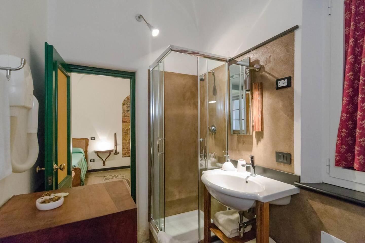 Lovingenoa Old Stone Apartment *