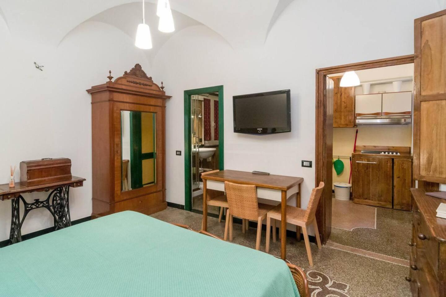 Lovingenoa Old Stone Apartment *