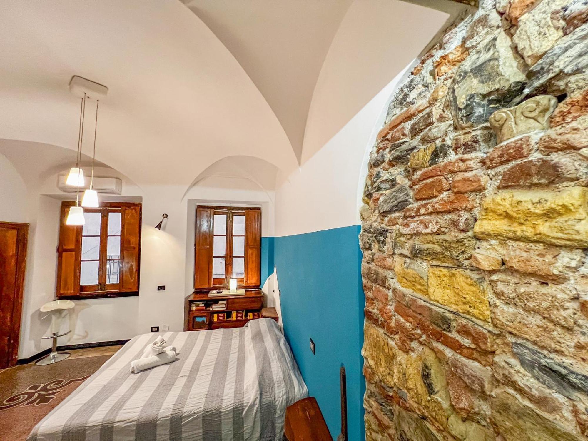 Lovingenoa Old Stone Apartment